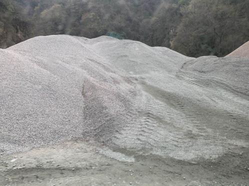 陕西西安宝坪高速施工标段私设碎石场